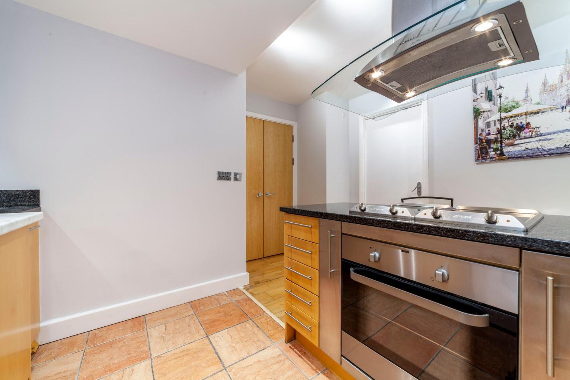 Apartament Comfy 2br Flat W Balcony In Canary Wharf *